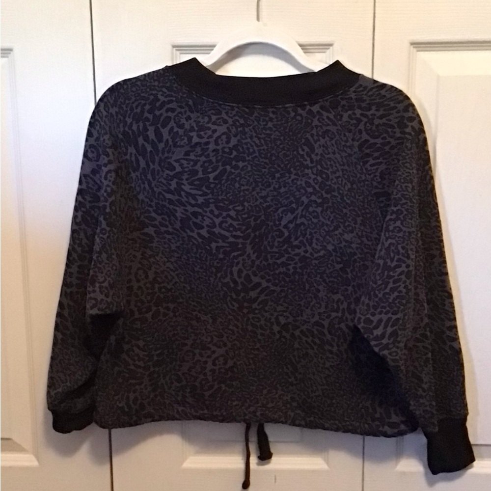 Old Navy Black Cheetah Print Active Cropped Sweatshirt